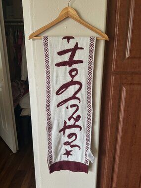 Title: Hollister Burgundy Spellout Reversible Knit Scarf